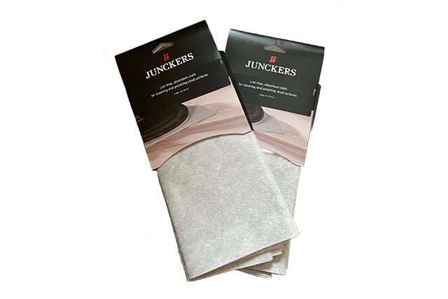 Lint-free, absorbent cloth